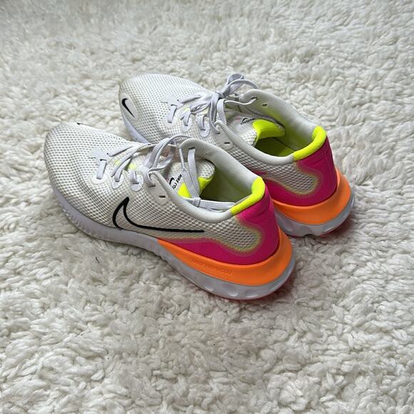 Nike Women's Renew Run Platinum Tint White Neon Size 10 Minor Wear Box Icluded - Picture 5 of 14